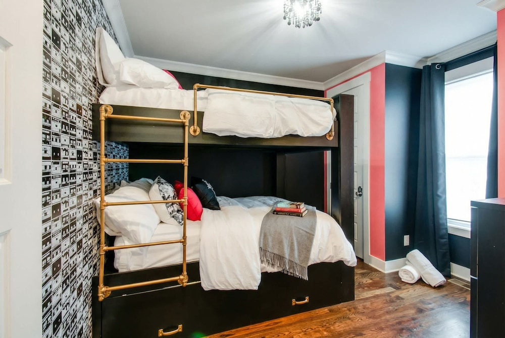 Close to the Gulch - Book Today
