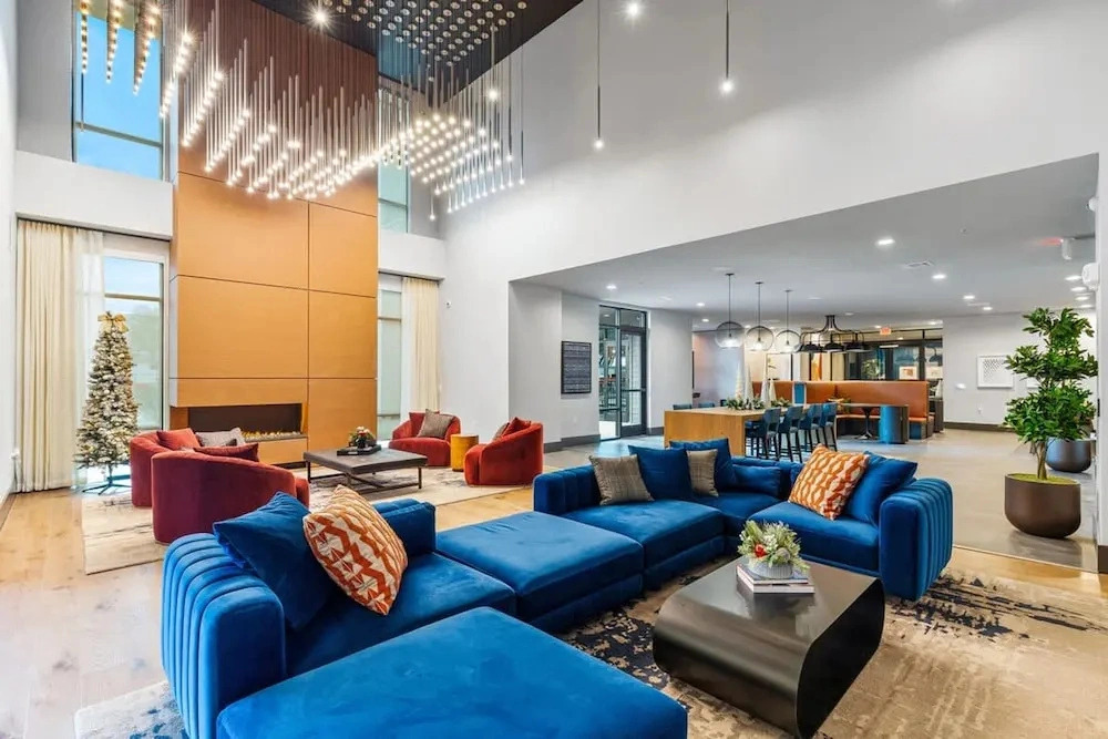 12min Downtown 6min Domain Pool Free Parking