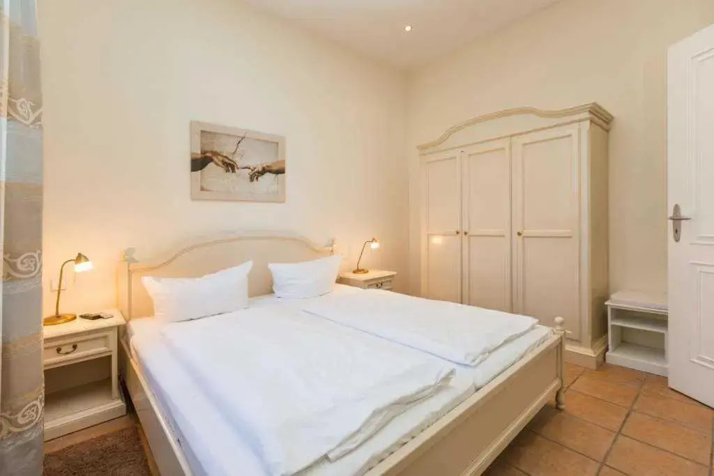 Villa San Marino, App 7