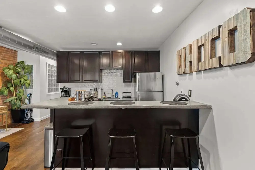 Short North Lounge Stay for 2
