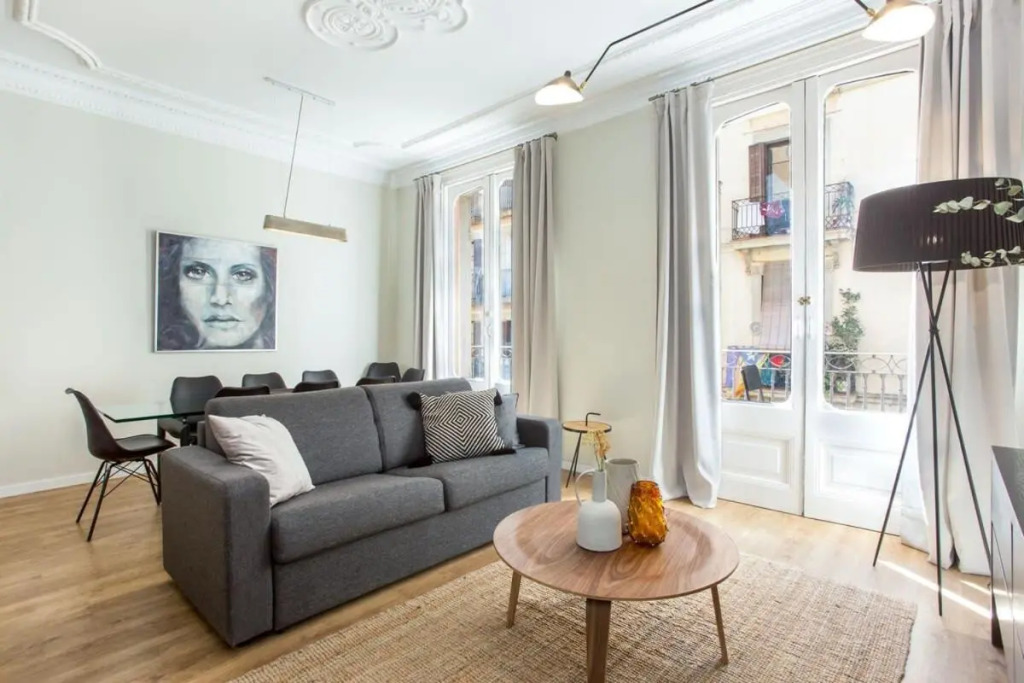 4bedroom apartment with a balcony in Las Ramblas 1 2