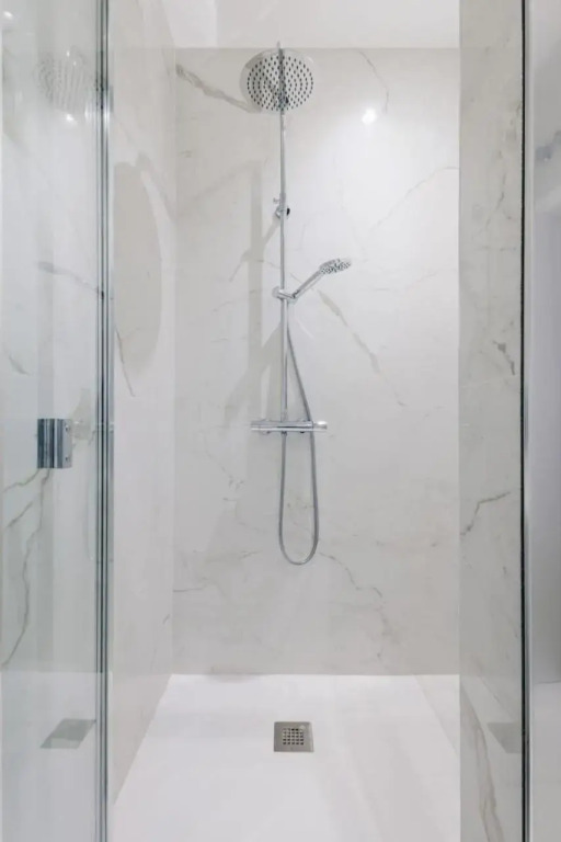 Stunning & Bright 2BD 2BTH – CITY CENTER -GRAN VIA