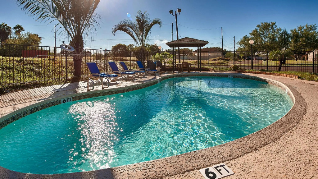 Best Western Inn by the Lake