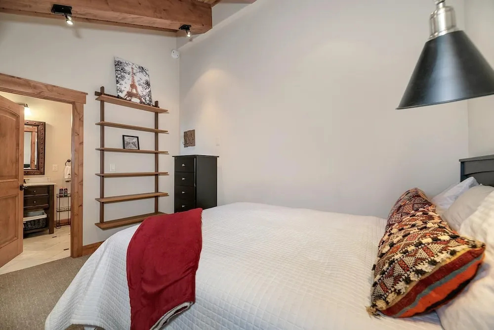Mv32: Lakeland Village Luxury Condo With Great Amenities
