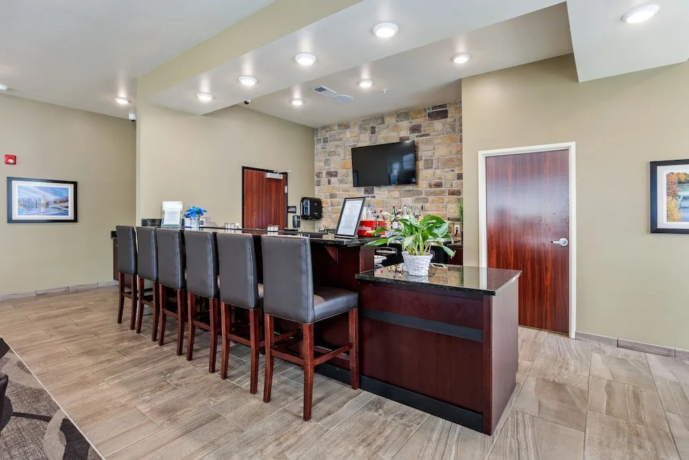 Cobblestone Hotel & Suites - Mosinee