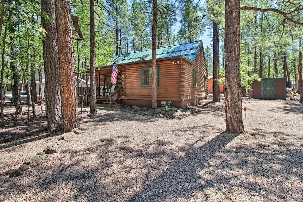 Pinetop-Lakeside Cabin w/ Deck: Hike, Ski & Golf