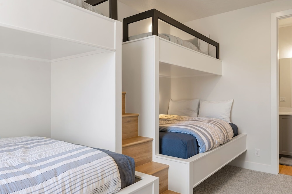 Rockaction Destination 5 Bedroom Townhouse
