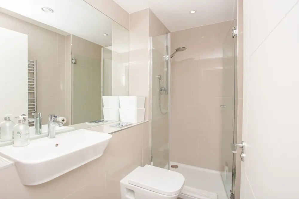 Three Bedroom Flat In Shoreditch With Large Balcony