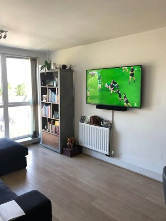 Cosy 1 Bedroom South West London Apartment by River