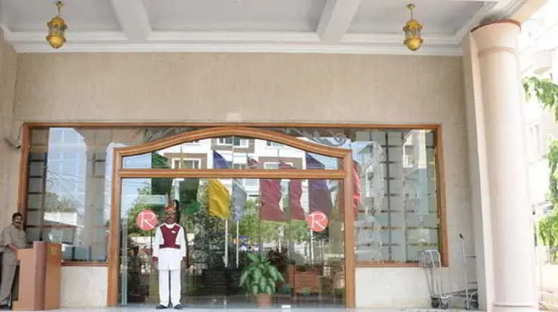 Hotel Ramada Raj Park