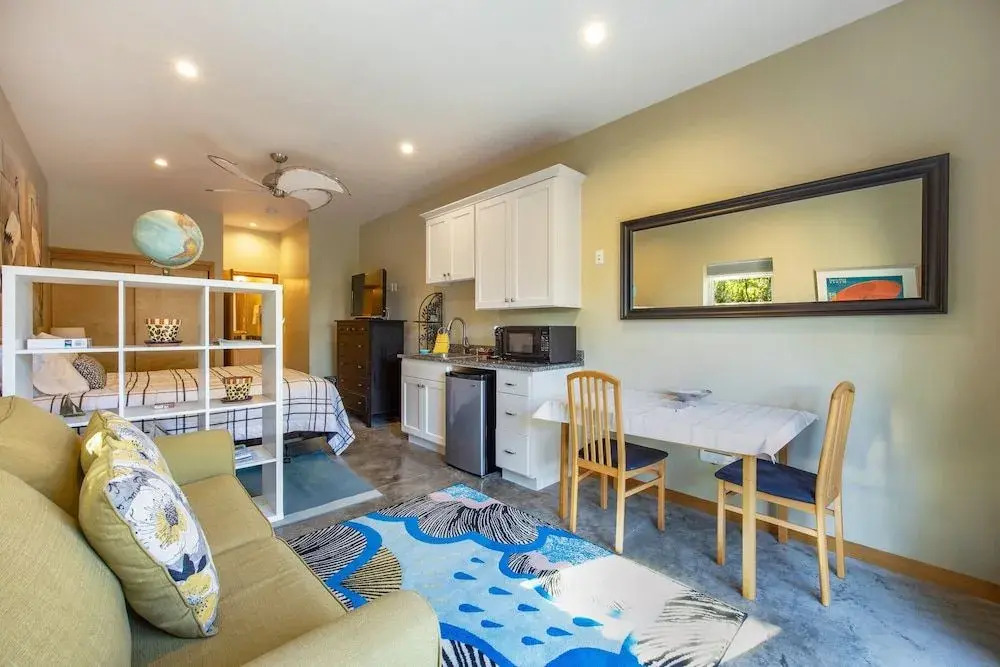White Cap 1 Bedroom Home by Redawning