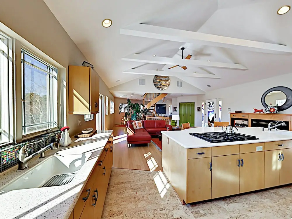 Iconic West End Home 2 Bedrooms 2 Bathrooms Home
