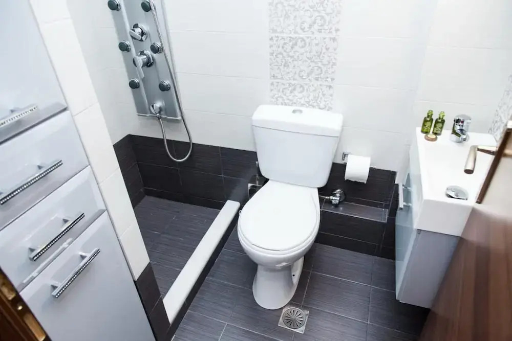 Elegant & Spacious  Apt. with Sea View