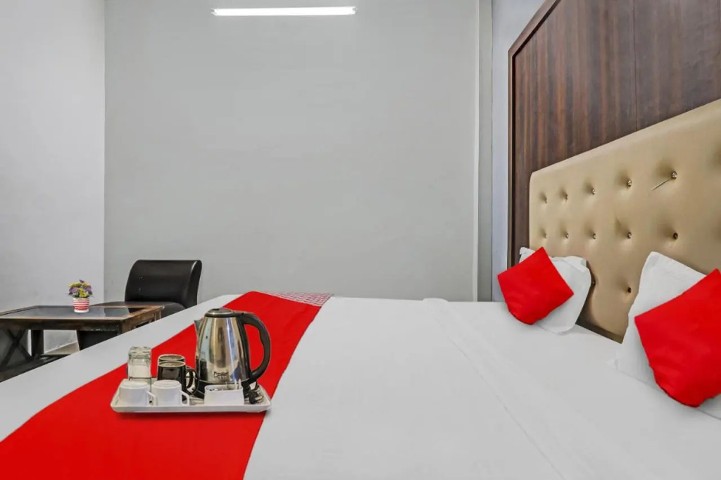 OYO Flagship 70198 The Cz Inn