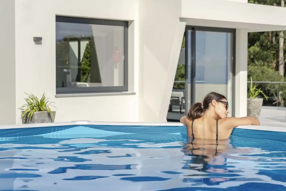 Sun, Pool and Comfort, The White House