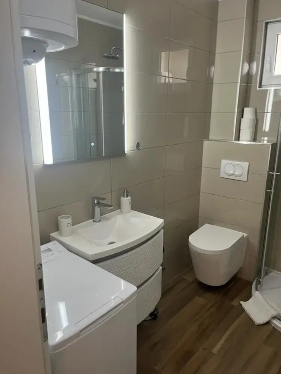 A1 apt With Balcony and sea View, 3 min to Beach