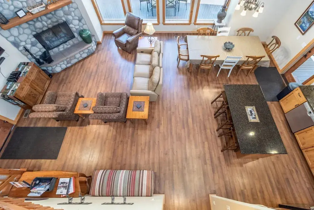 Getaway Moose 3 Bedroom Home by NW Comfy Cabins by RedAwning