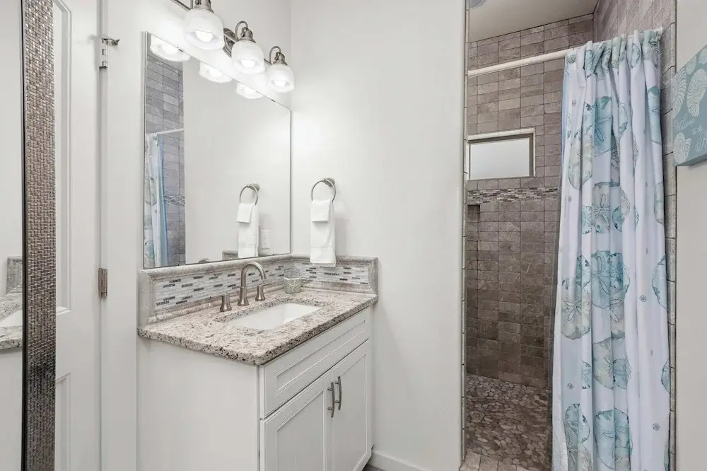 Dauphin Beach House 3 Bedroom & Pool