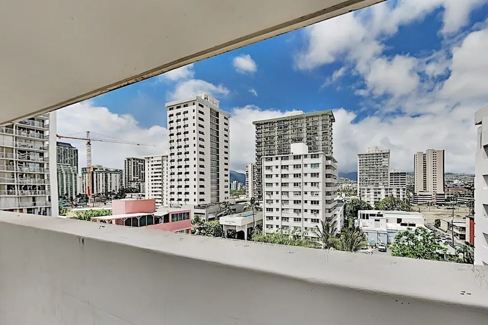 Refreshing Kuhio Village Studio
