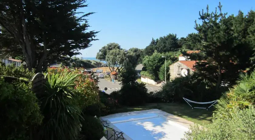 Les Pieds Dans lEau