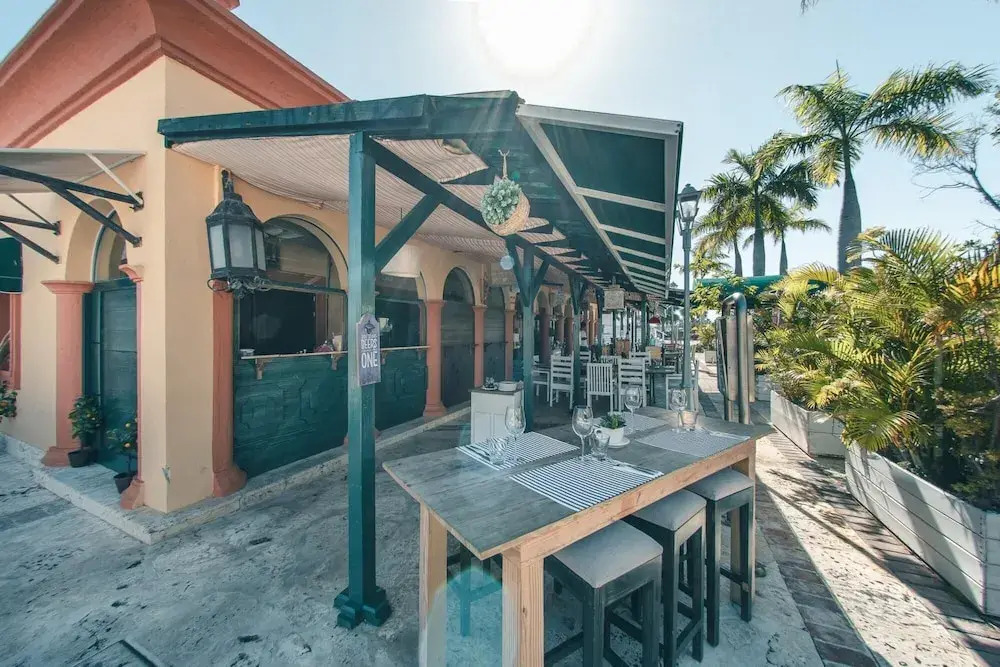 Spacious One-bedroom at Fishing Lodge w Balcony D59