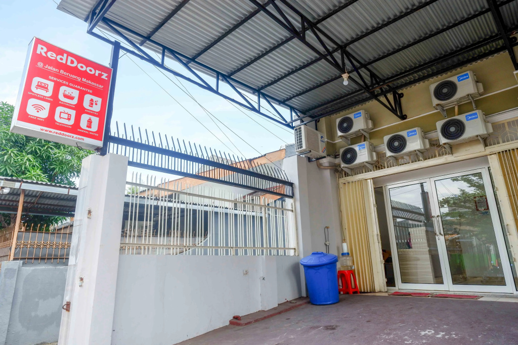 RedDoorz near Mall Ratu Indah 3