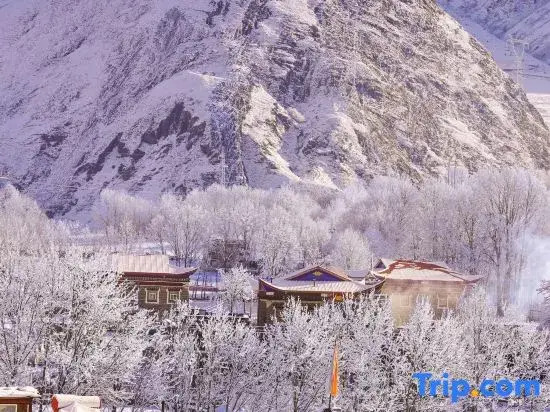 Xingye Snow Mountain Courtyard (Xinduqiao Town)