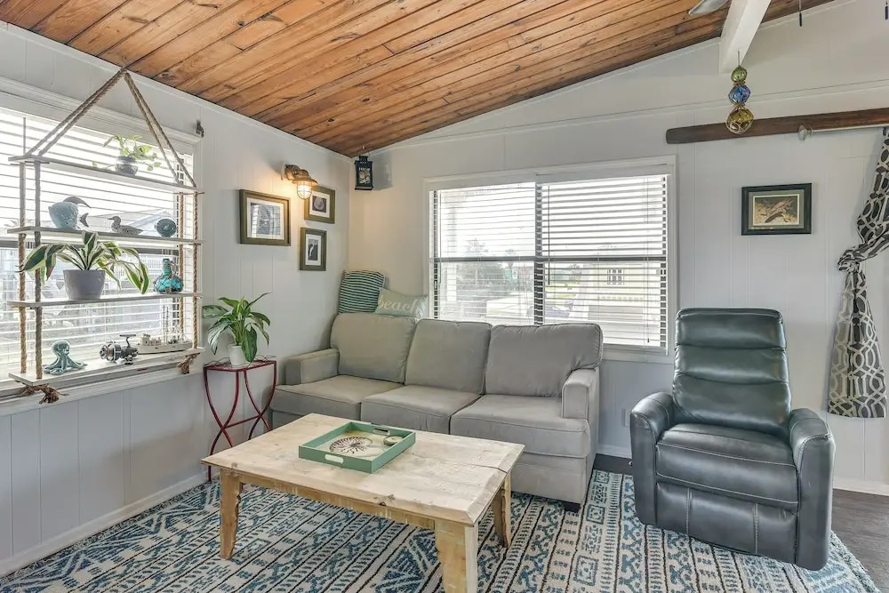 Walk to Sea Isle Beach: Updated Group Getaway!