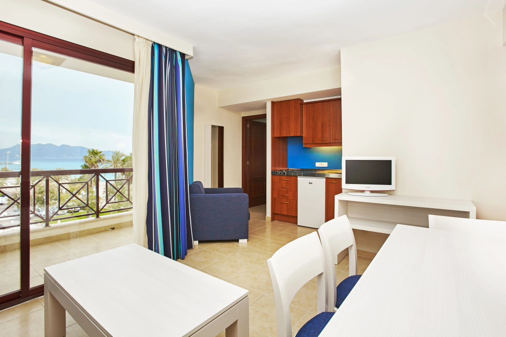 Universal Hotel Bikini