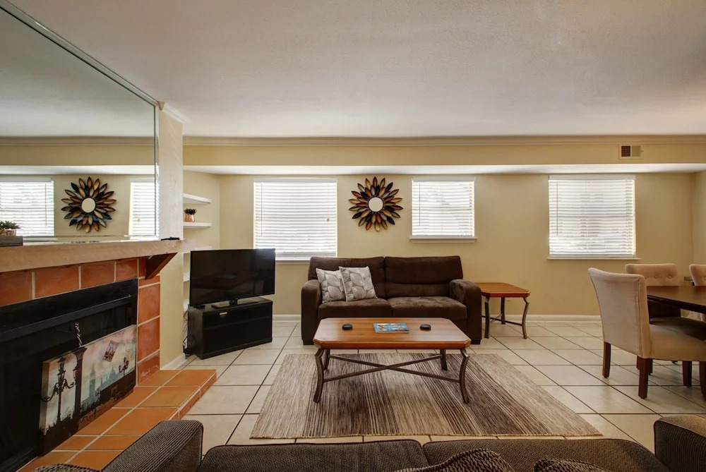 AustinStays 3 Bedroom Downtown Suite