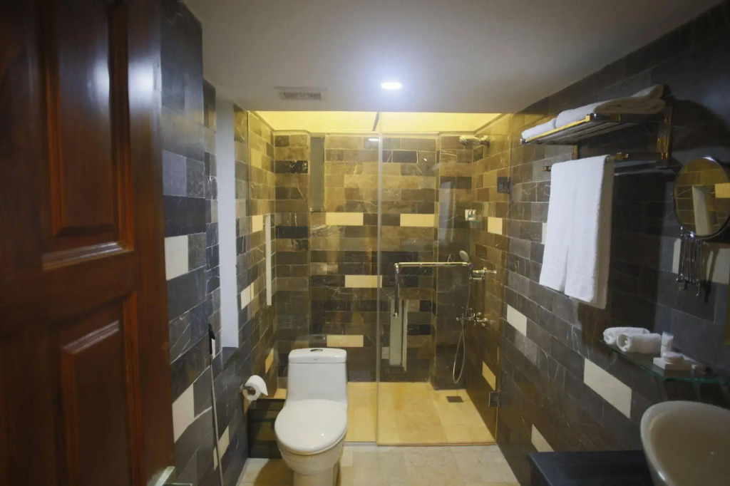 Monsoon Inn