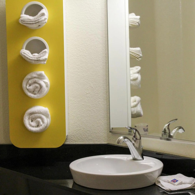 Отель Econo Lodge
