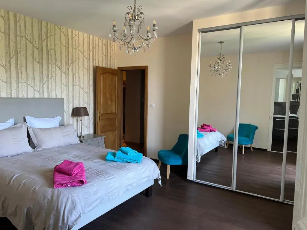 onlysaintg - Apartment Bernadette Spacious 4 bedrooms Great views, 120 m2 Only 500m from the centre and ski lift GREAT YEAR ROUND