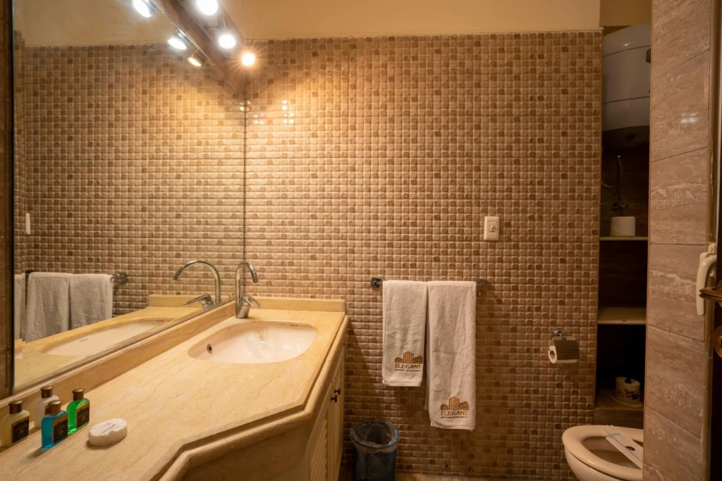 Luxurious 1 BR Apartment near Point 90 Mall✯