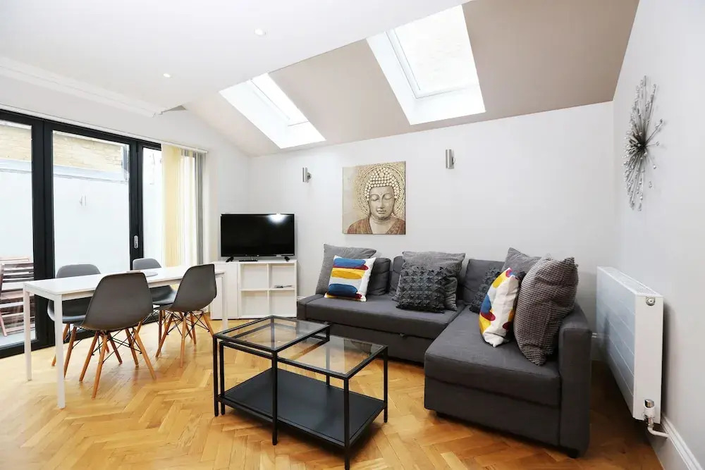 Two Bedroom Spacious and Stylish Flat!