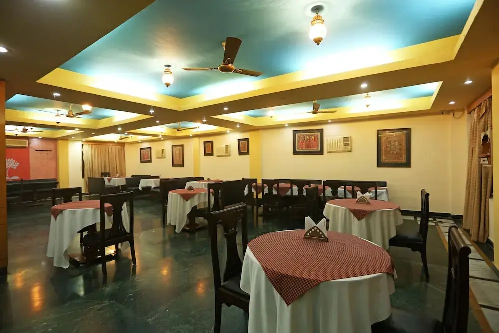 OYO 8178 Hotel Saket