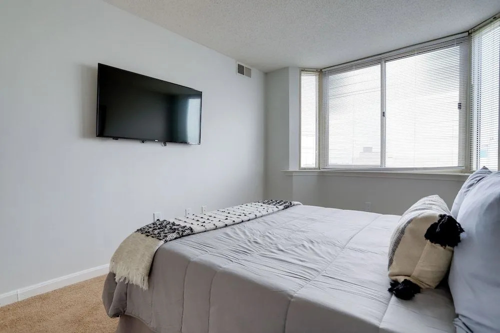 Gorgeous 2 Condo Ballston place w-GYM