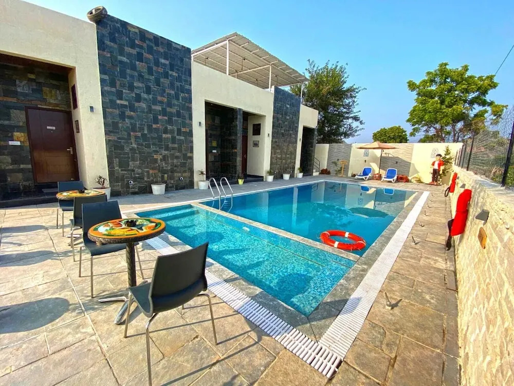 Hills Paradise Inn