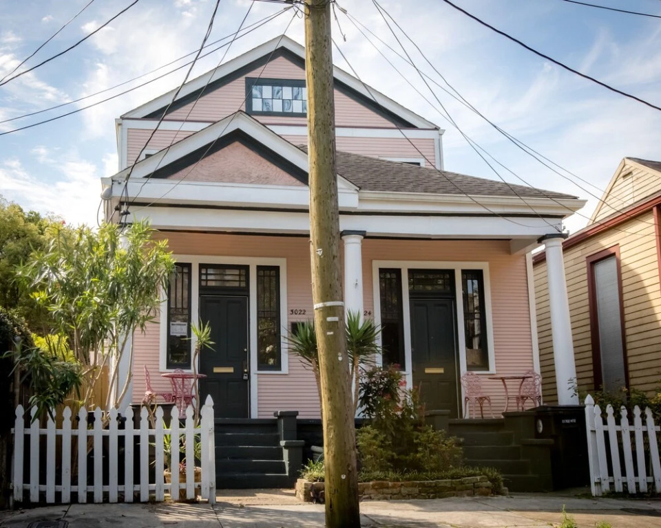 Cozy 2 BR at Constance Street