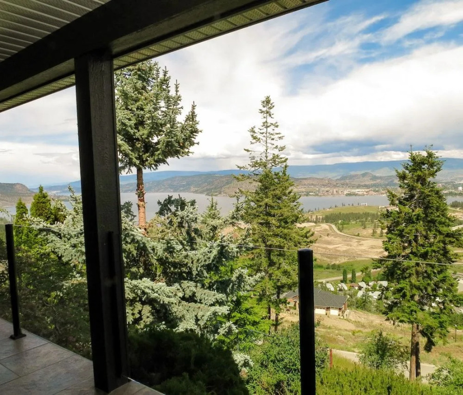 A View of the Lake B & B