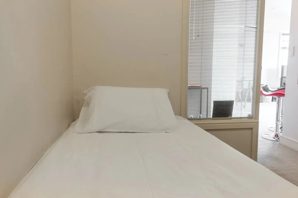 Cosy 2 Bedroom CBD Apartment With Balcony