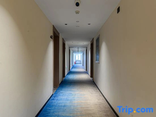 Qingdao Shiguang Hotel (May Fourth Square Ningxia Road Subway Station)