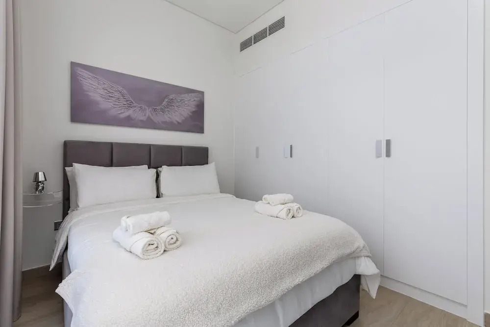 Waves - Azizi Riviera 24: Modern 1 Bedroom Apartment