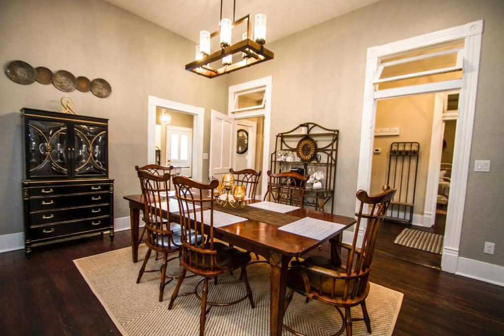 Restored Historic 2br/1.5ba House Near Downtown