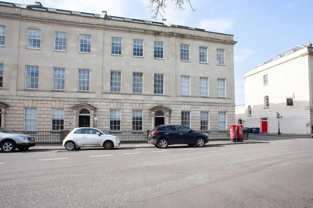 Central Designer 2 Bedroom Apartment in Portland Square