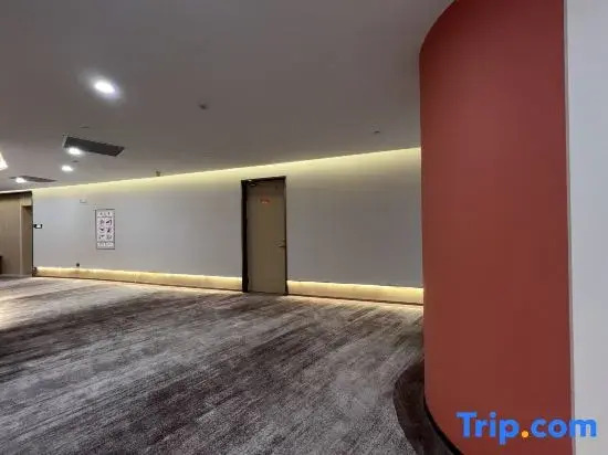 Pingliang Sports Park Hotel
