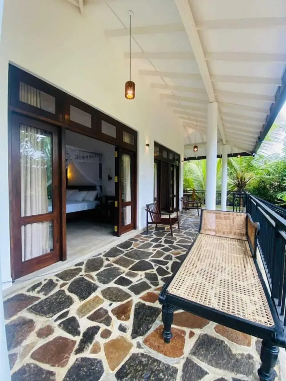 White Villa Goyambokka - Private Pool Villa