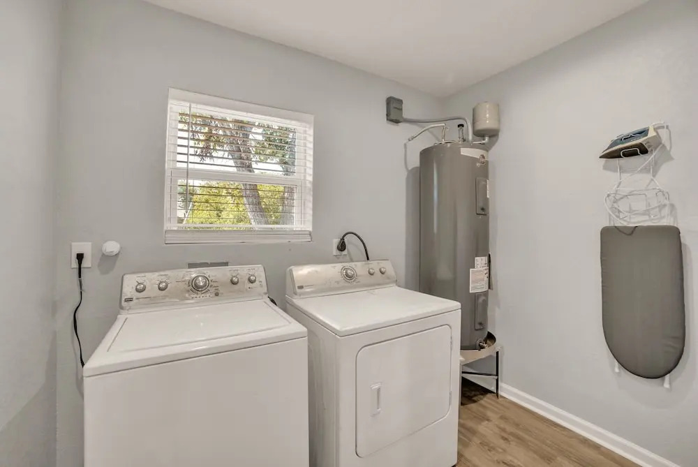 Spacious & Homey 4br/3ba W/amenities Near Downtown
