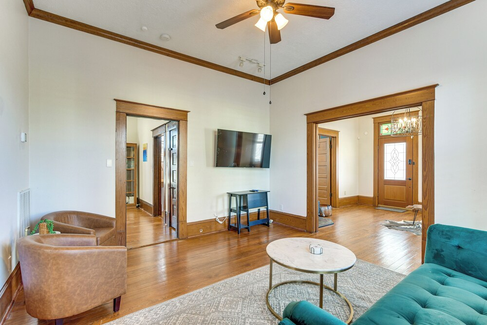 Walkable & Historic Houston Heights Bungalow!