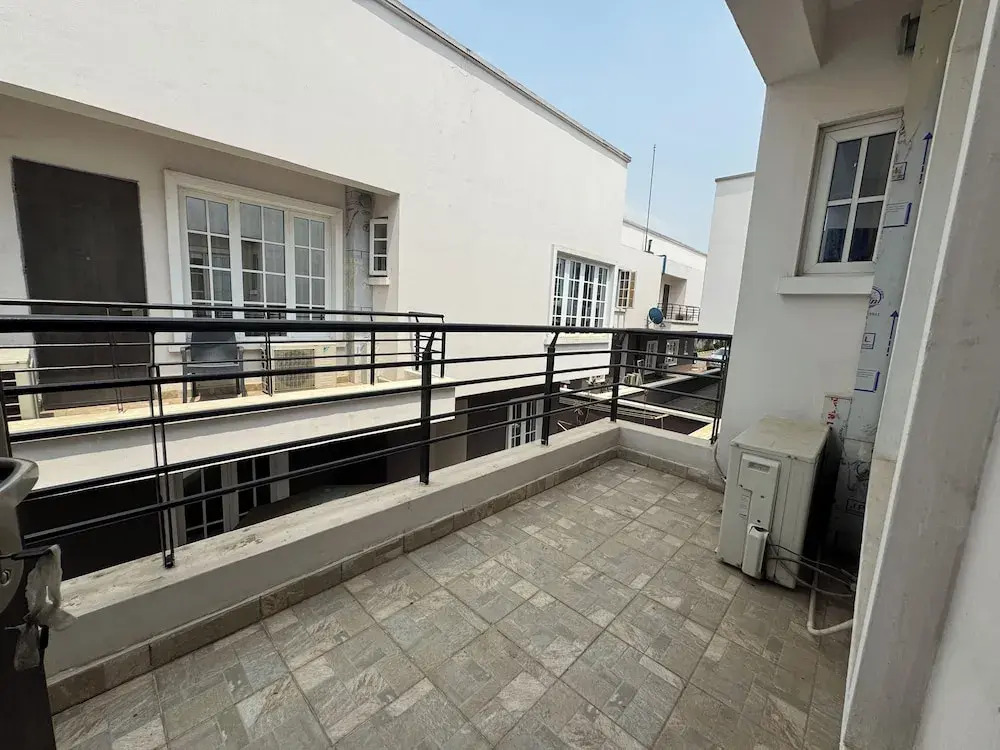 FURNISHED APARTMENTS Duplex